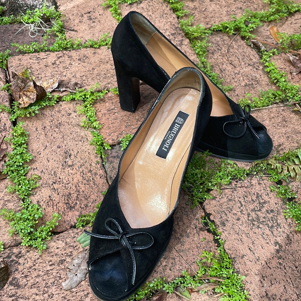Stunning pair of Brugnoli black suede pumps